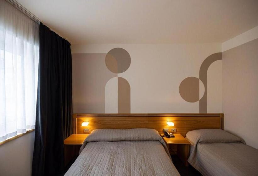 Трехместный Номер Классика, Europa Belluno