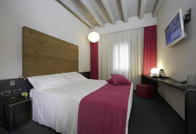 غرفة سوبيريور, Forte Del 48