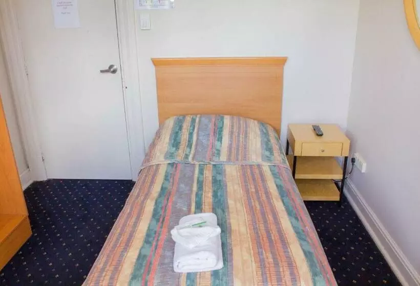 Standard Yhden Hengen Huone Jaettu Kylpyhuone, Gardners Inn