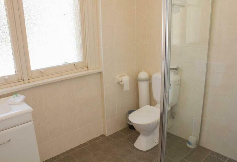 חדר סטנדרד יחיד חדר אמבטיה משותף, Gardners Inn