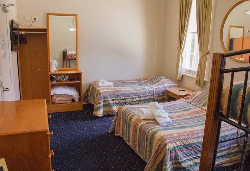 חדר משפחתי, Gardners Inn