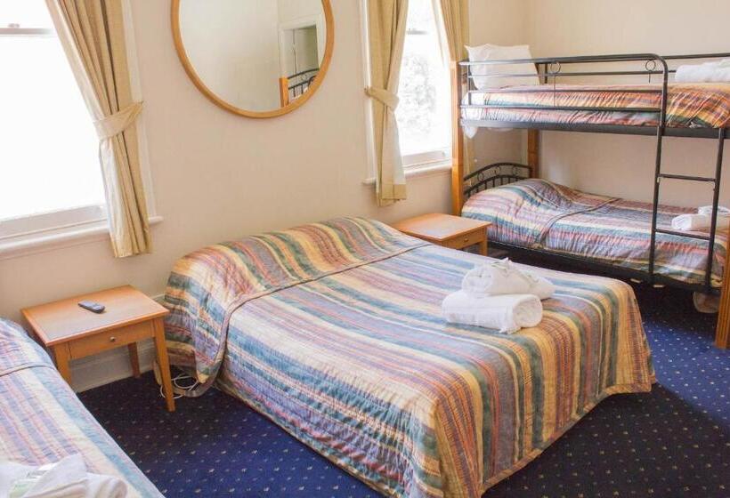 חדר משפחתי, Gardners Inn