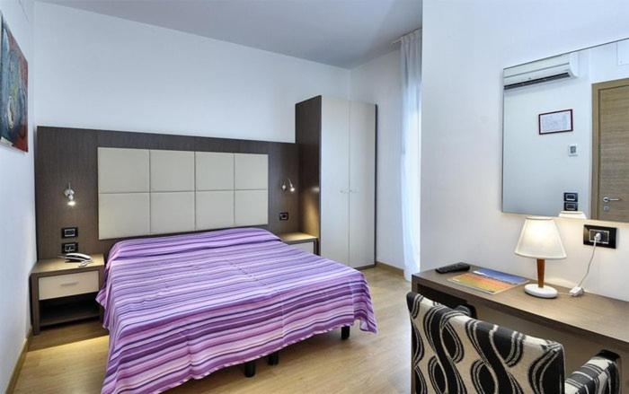 غرفة قياسية مزوَّدة بشُرفة, Golf S