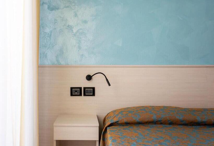 غرفة قياسية ثلاثية مزودة بشرفة, Golf S