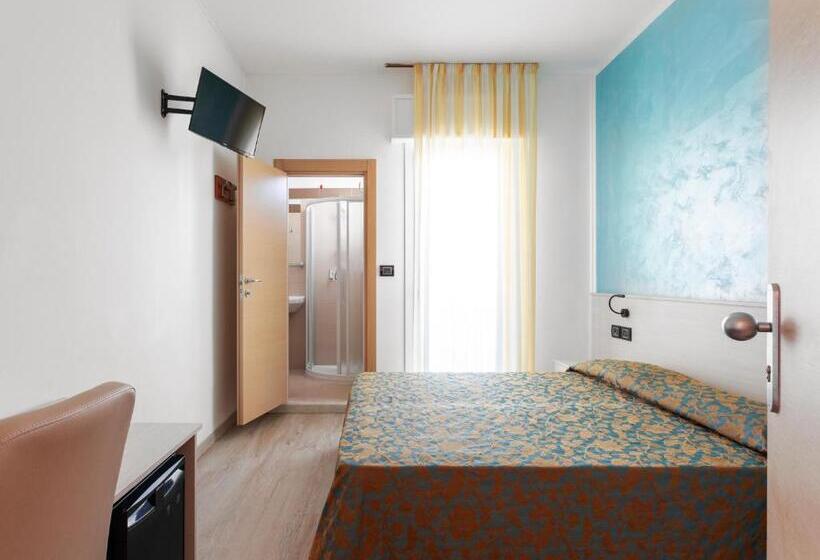 غرفة قياسية ثلاثية مزودة بشرفة, Golf S