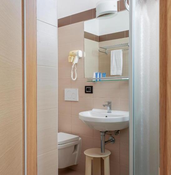 غرفة قياسية فردية مزودة بشُرفة, Golf S