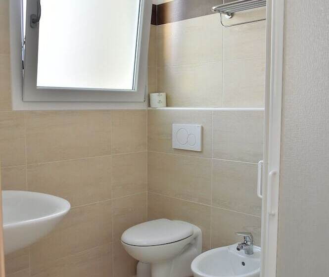 غرفة قياسية رباعية مزودة بشُرفة, Golf S