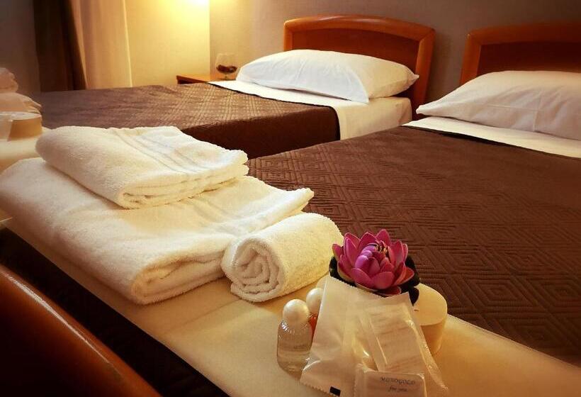 标准三人间, Chiostro Delle Cererie