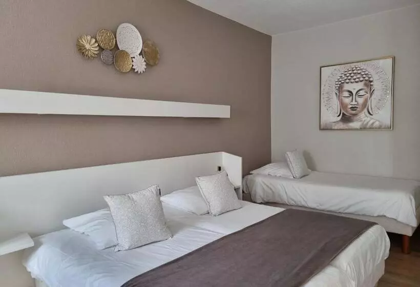 Standard Kolmen Hengen Huone, Logis Hôtel Restaurant De La Poste Et Spa De Montagne