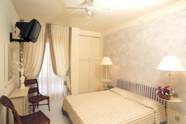 غرفة قياسية رباعية, Marconi