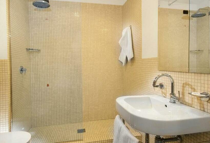 レイクビュースタンダードルーム, Milano