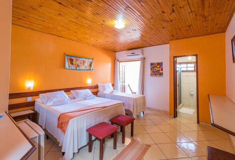 غرفة ديلوكس ثلاثية, Pousada Aldeia Portuguesa