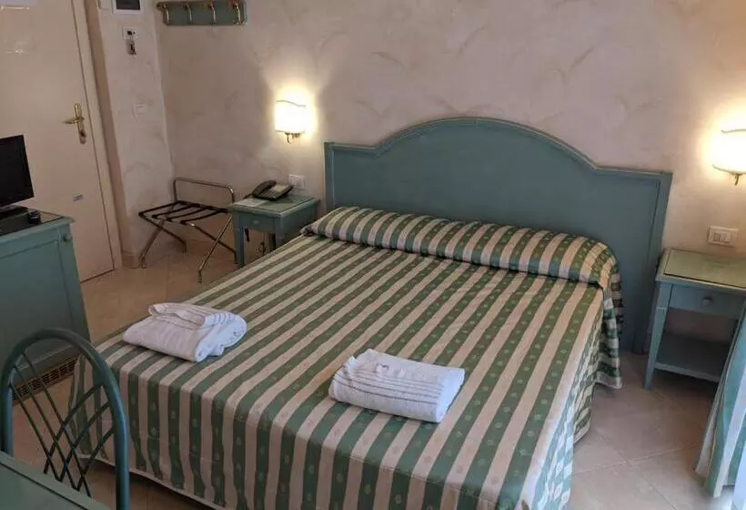 エコノミールーム, Riviera 3 Stelle Con Piscina Estiva Gratuita E Garage A Pagamento