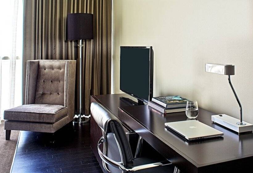 غرفه قياسيه سريرين مزدوجين, The Fontaine