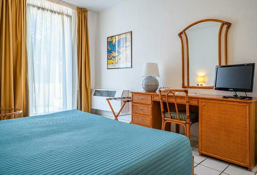 标准间, Yacht Club