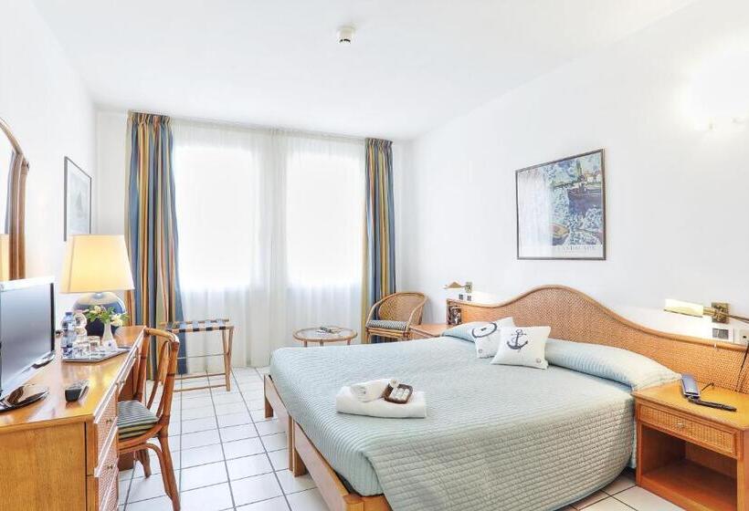 标准间, Yacht Club