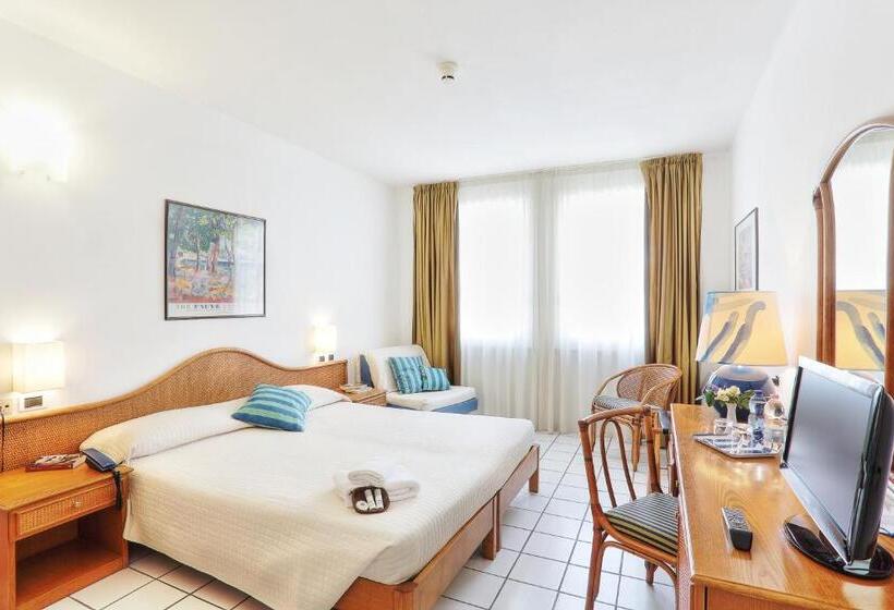 家庭间, Yacht Club