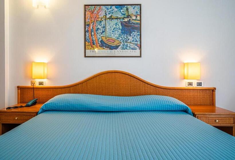 家庭间, Yacht Club