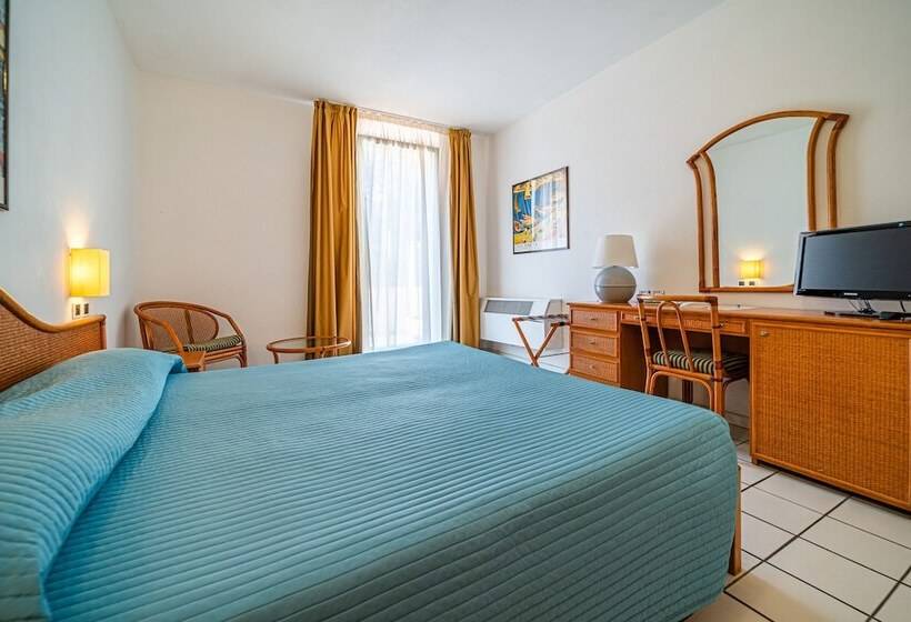 标准间, Yacht Club