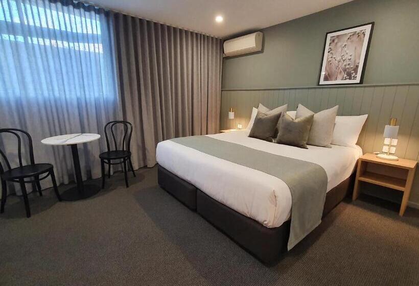 חדר דחוקס עם מיטת קינג, The Clairfield