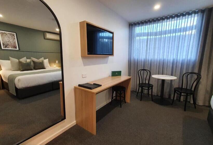 חדר דחוקס עם מיטת קינג, The Clairfield