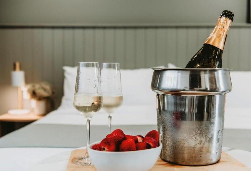 חדר דחוקס עם מיטת קינג, The Clairfield