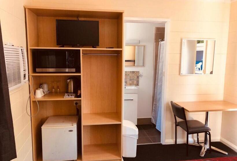 חדר סטנדרט, Red Cedar Motel