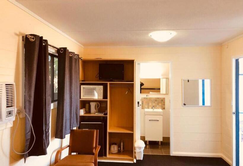 חדר סטנדרט, Red Cedar Motel