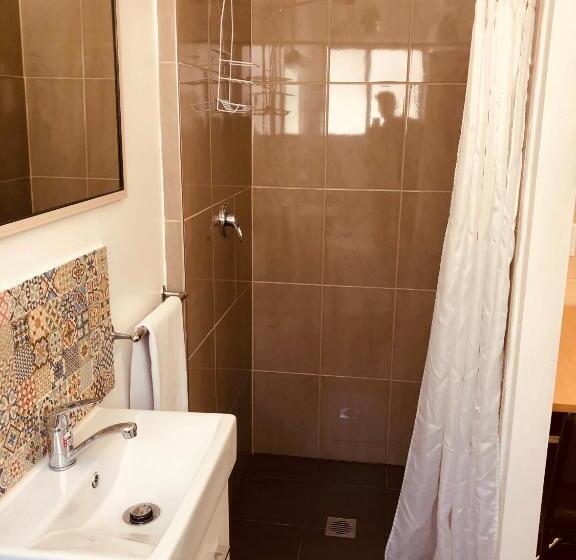 חדר סטנדרט, Red Cedar Motel