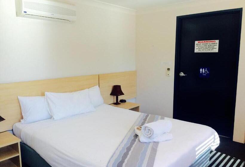 חדר דלוקס, Red Cedar Motel