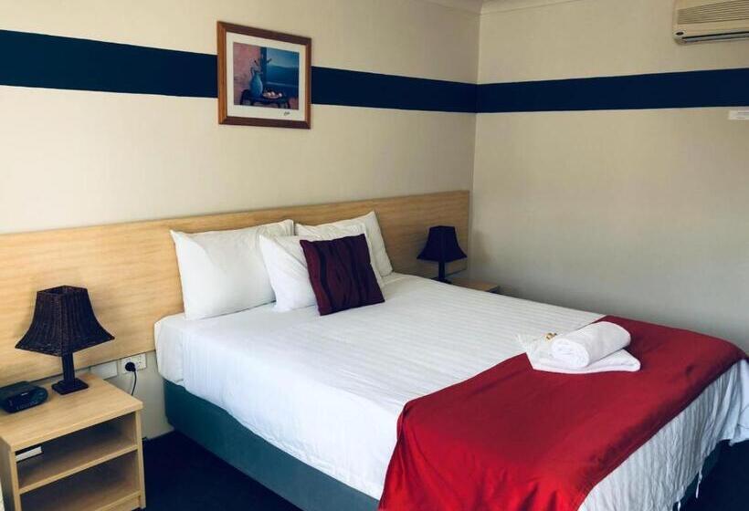 Номер Deluxe, Red Cedar Motel