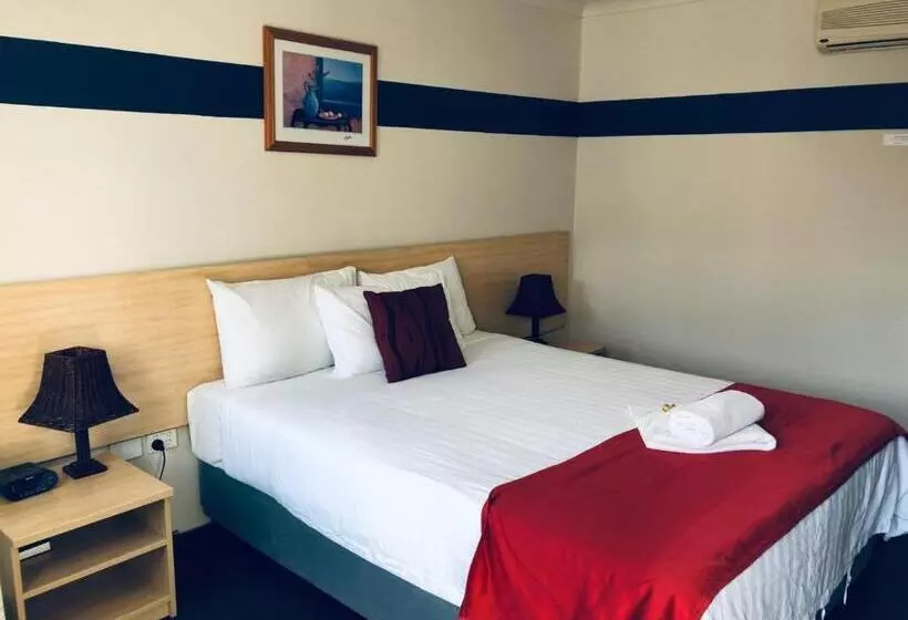 デラックスルーム, Red Cedar Motel