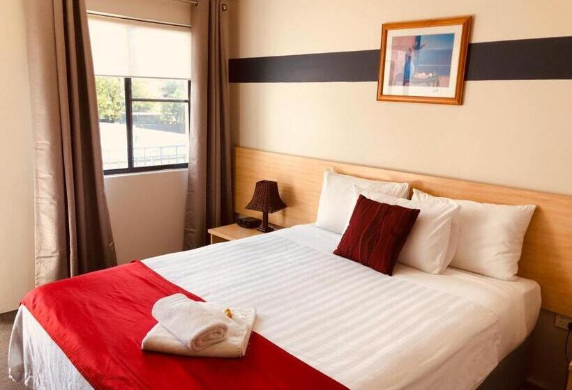 חדר דלוקס, Red Cedar Motel