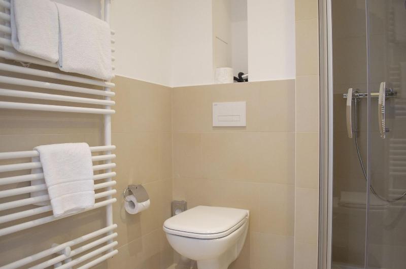 اتاق استاندارد یک نفره, Augusten Hotel München