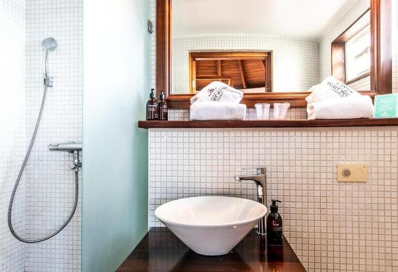 بانگلوی استاندارد, Langley Resort Fort Royal