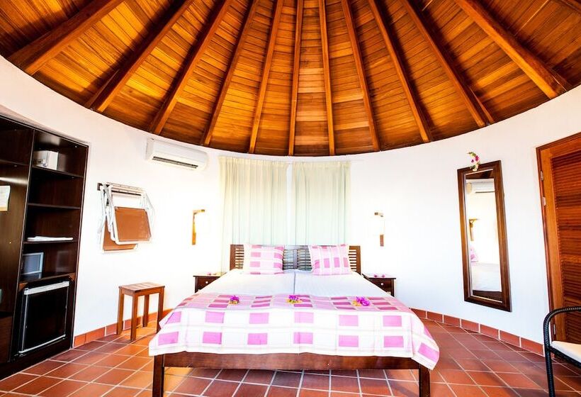 بانگلوی استاندارد, Langley Resort Fort Royal