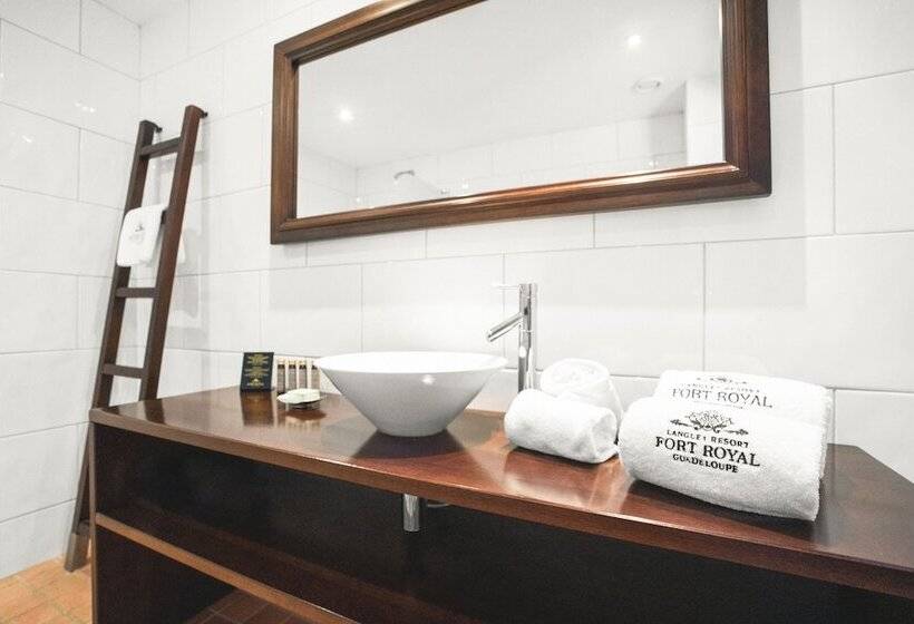 اتاق استاندارد با بالکن و چشمانداز دریا, Langley Resort Fort Royal