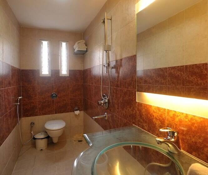 חדר דלוקס, Lee International