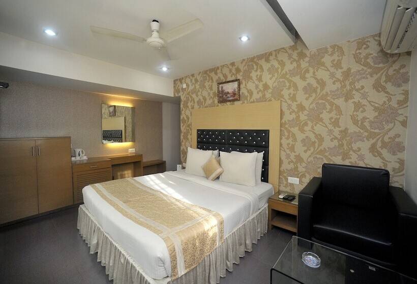 חדר דלוקס, Lee International