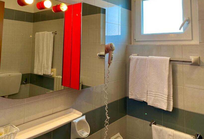 Номер Стандарт Трехместный, Marolda