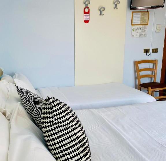 Номер Стандарт Трехместный, Marolda