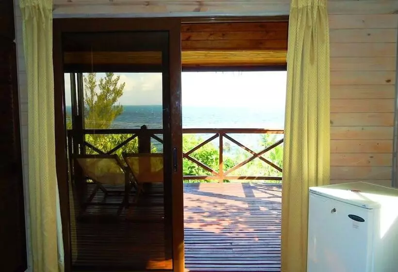 بانگلوی استاندارد 2 خوابه, Masoandro Lodge
