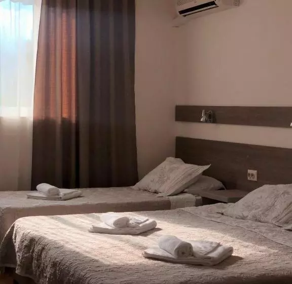 Habitació Triple Estàndard amb Balcó, Naslada