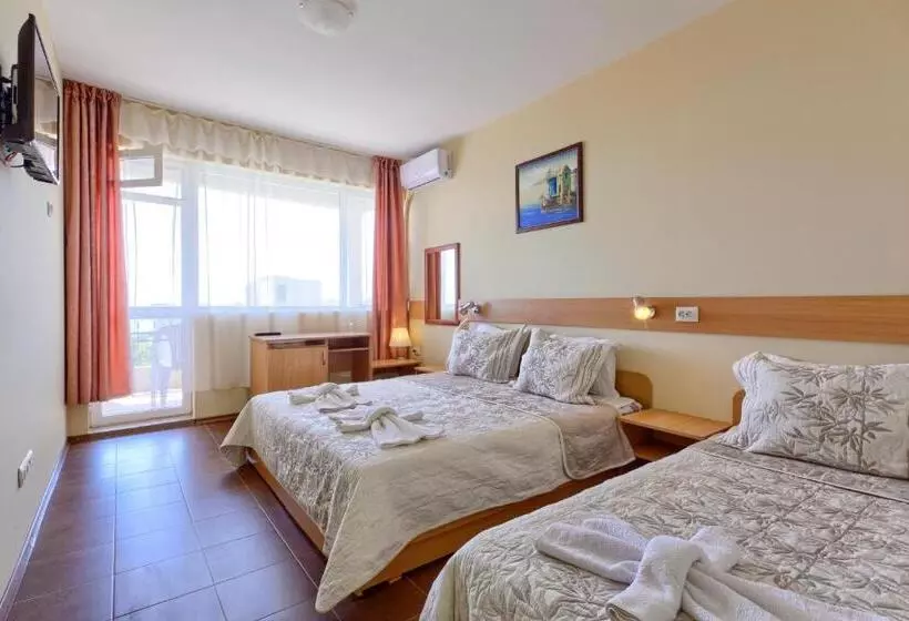 Habitació Triple Estàndard amb Balcó, Naslada