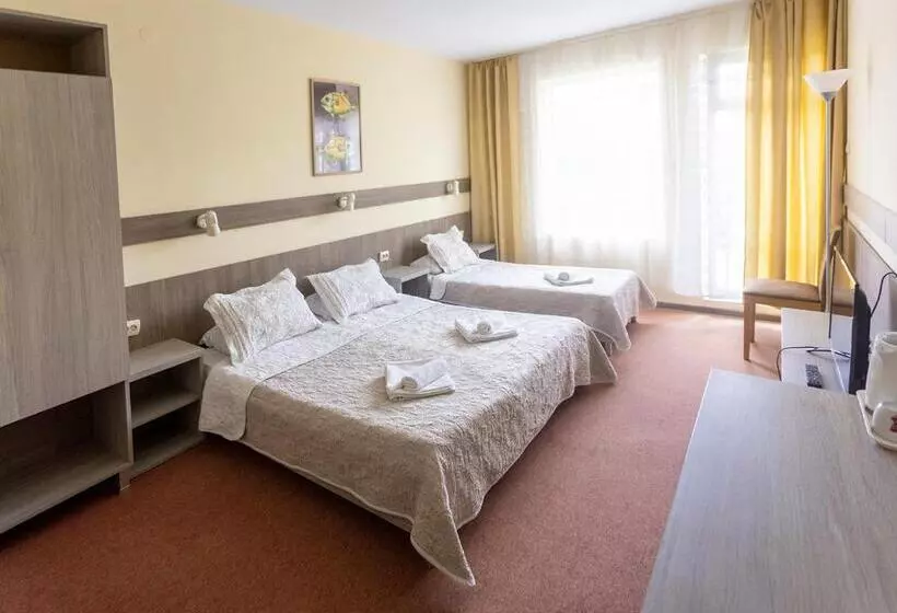Habitació Triple Estàndard amb Balcó, Naslada