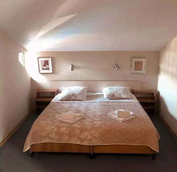 Apartament 2 Dormitoris amb Balconada, Naslada