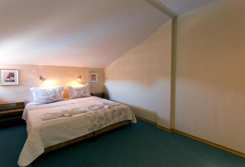 발코니가 있는 2 베드룸 아파트, Naslada