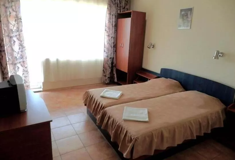 Habitació Economy, Naslada