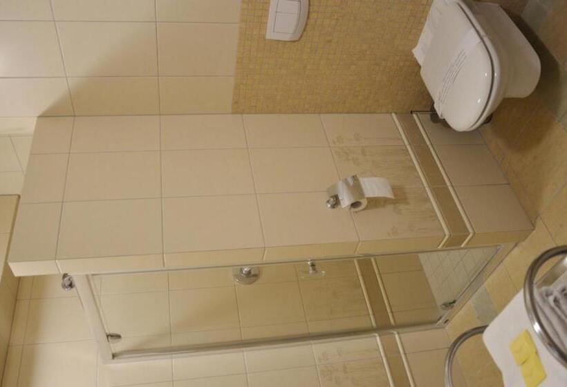 اتاق سوپریور با تخت بزرگ, Nowodworski