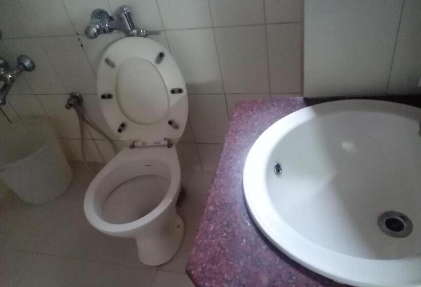 Четырехместный Номер Стандарт, Preethi Palace